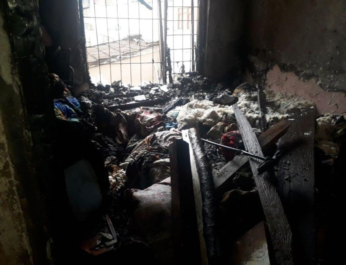 Devrilen Elektrik Sobası Yaktığı Evden Canını Zor Kurtardı