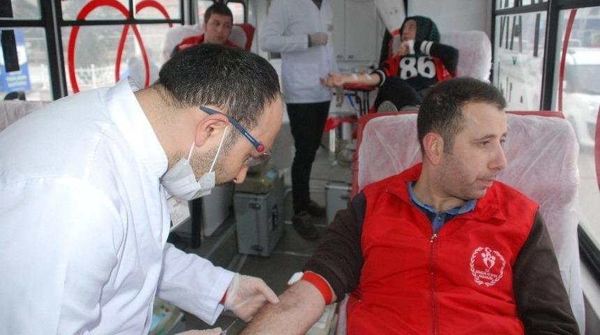 Kızılay&rsquo;ın Kan Bağışı &Ccedil;ağrısına Gen&ccedil;lerden Destek