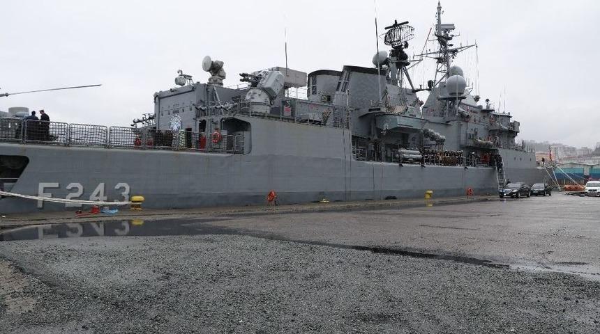 Rize Limanı&rsquo;na Demirleyen Tcg Yıldırım Gemisi Halkın Ziyaretine A&ccedil;ıldı