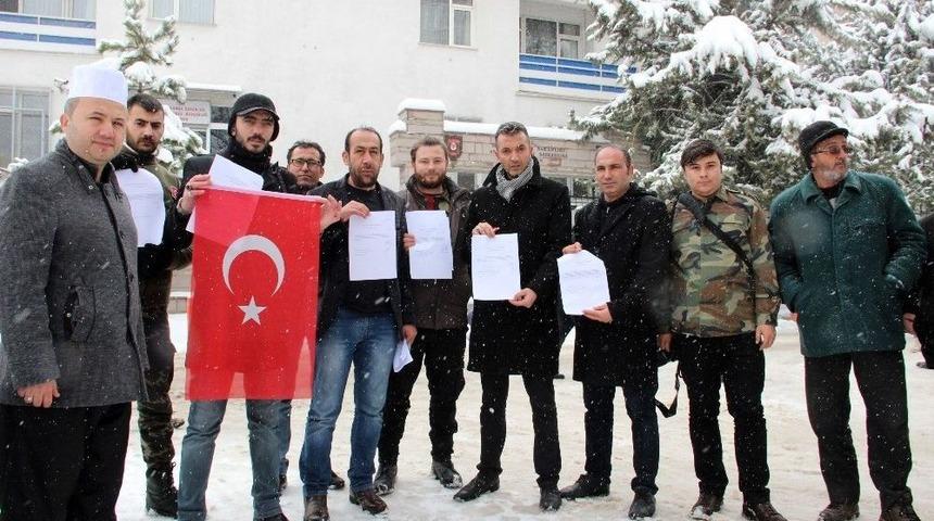 Karaman&rsquo;da Vatandaşlar, Afrin Operasyonuna Katılmak İ&ccedil;in Askerlik Şubesine Dilek&ccedil;e Verdi