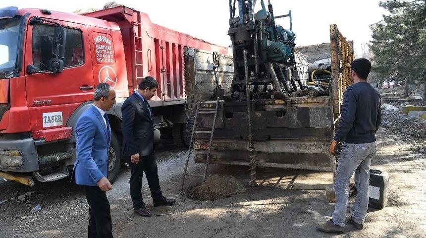 Kent Meydanı&rsquo;nda Zemin Et&uuml;t &Ccedil;alışması