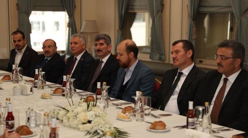 Vali Ustaoğlu, Ok&ccedil;ular Vakfının Toplantısına Katıldı