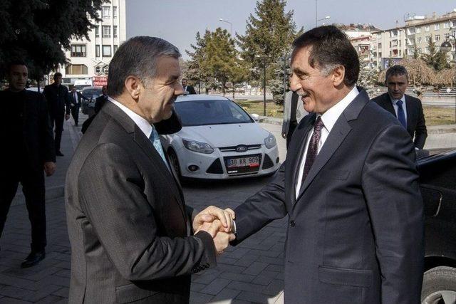 Kamu Başdenetçisi Şeref Malkoç, Başkan Mustafa Çelik’i Ziyaret Etti 1