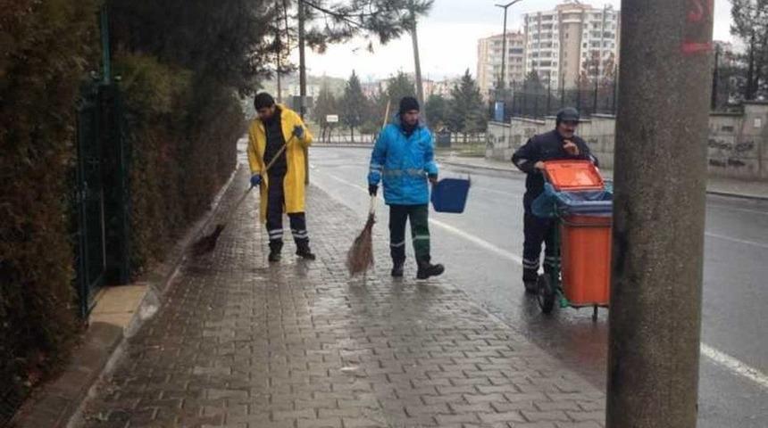 Yenişehir Belediyesi, Cadde Ve Sokakların Temizliğini S&uuml;rd&uuml;r&uuml;yor