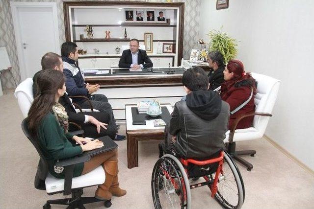Kağıtspor&rsquo;dan Engelliler Kul&uuml;b&uuml;&rsquo;ne Ziyaret 1