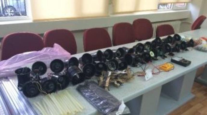 Kuşları Kandırmak İ&ccedil;in D&uuml;zenek Yaptı, Facebook Sayesinde Yakalandı