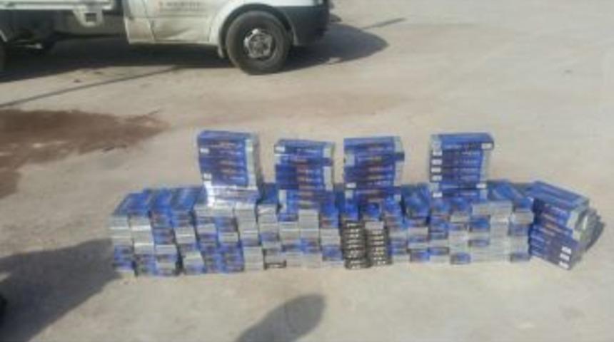 Polisten Ka&ccedil;an Ara&ccedil;tan 2 Bin Paket Ka&ccedil;ak Sigara Ele Ge&ccedil;irildi