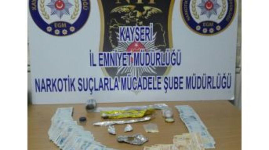 Uyuşturucu Zanlıları 14 Bin Tl İle Birlikte Yakalandı