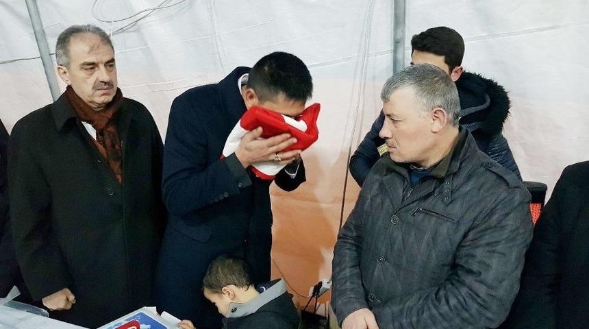 Şehit Halisdemir&rsquo;in Kardeşi, Şehit Babasının Acısını Paylaştı