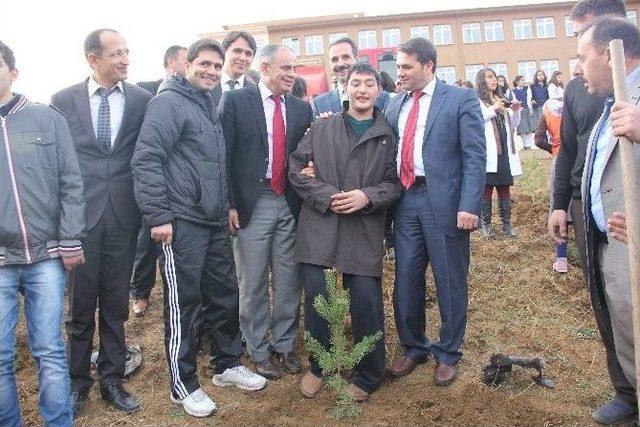 Yahyalı&rsquo;da Engelliler G&uuml;n&uuml;nde Ağa&ccedil; Dikme Etkinliği 1