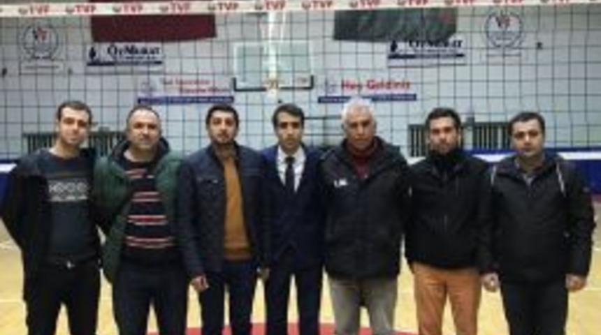 Malatya Voleybol Camiasından Mehmet&ccedil;ik&rsquo;e Kayısı