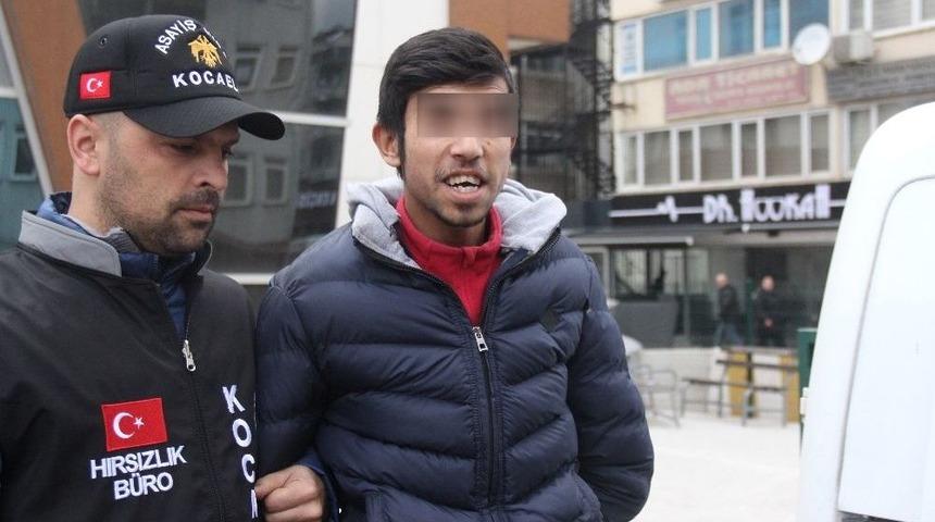 Kamyonet &Ccedil;alan Hırsızlar Gazetecilere &lsquo;yakışıklı &Ccedil;ek&rsquo; Dedi