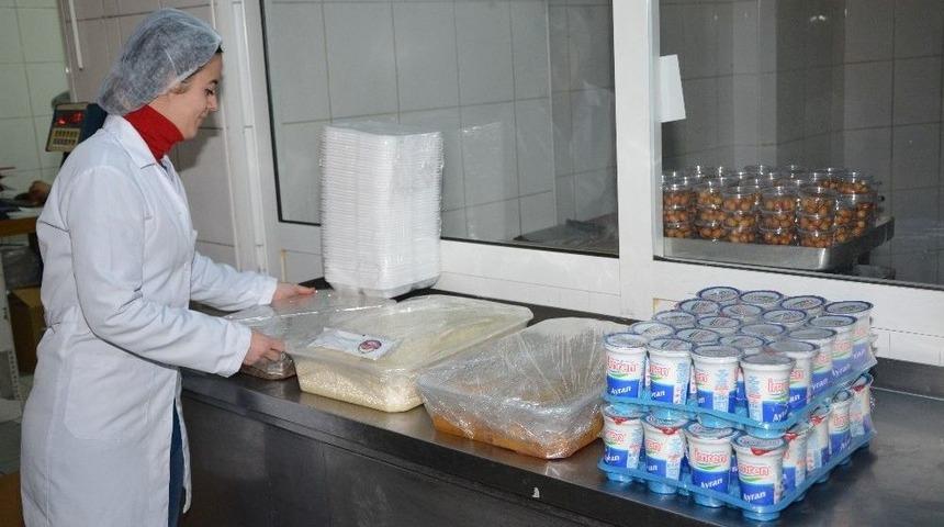 K&ouml;rfez Belediyesi 2017 Yılında 666 Aileye Taziye Yemeği Sağladı