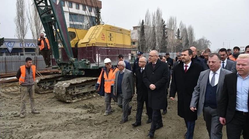 Başkan Erg&uuml;n Salihli&rsquo;de K&ouml;pr&uuml;l&uuml; Kavşak &Ccedil;alışmasını İnceledi