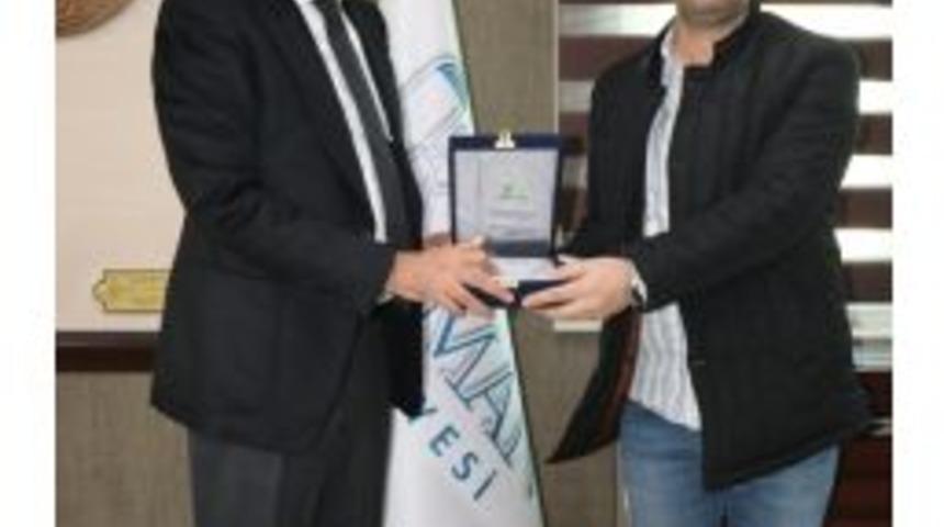 Tenis Federasyon&rsquo;undan Aksoy&rsquo;a Plaket