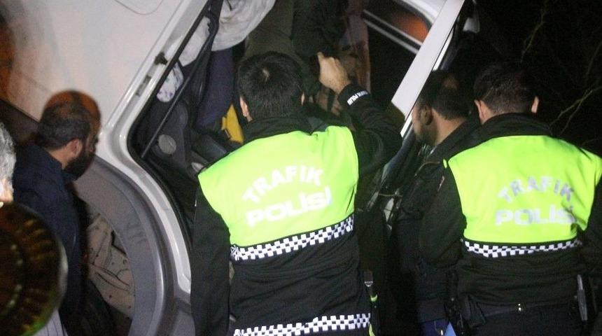 Kamyonet Şarampole Yuvarlandı: 1 &Ouml;l&uuml;