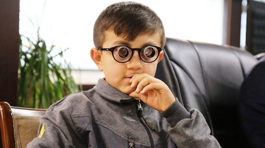 G&ouml;rme Engelli Kardeşlere Teleskobik G&ouml;zl&uuml;k