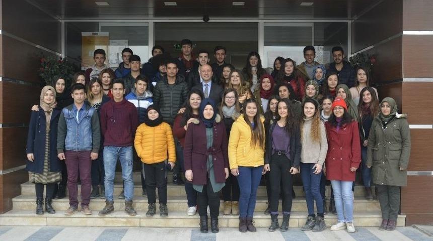 Sarayk&ouml;y&rsquo;de &Ouml;ğrencilere Kayak Hediyesi