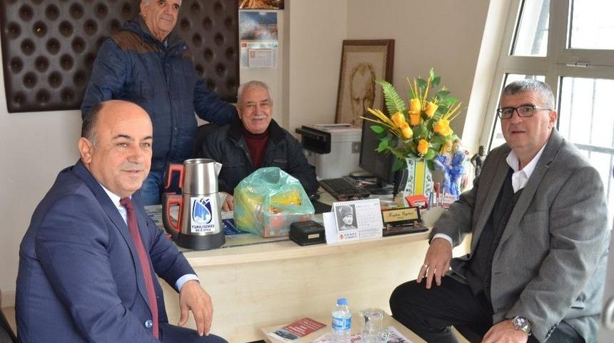 Yunusemre Belediyesinin Muhtarlara Desteği S&uuml;r&uuml;yor