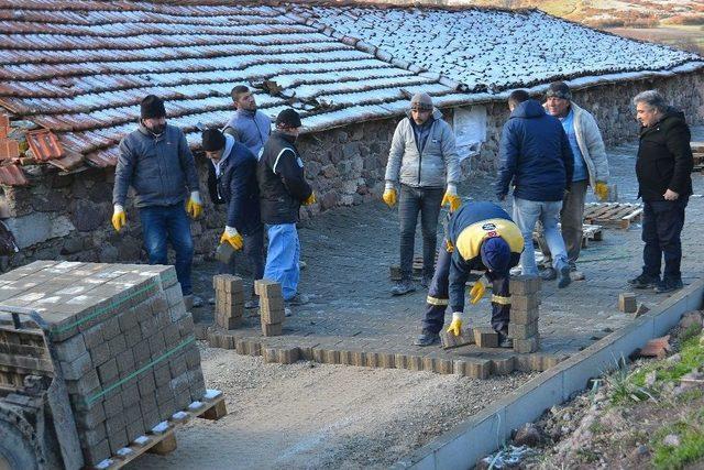 Parke Ve Asfalt Yol Çalışmaları Hızla Devam Ediyor