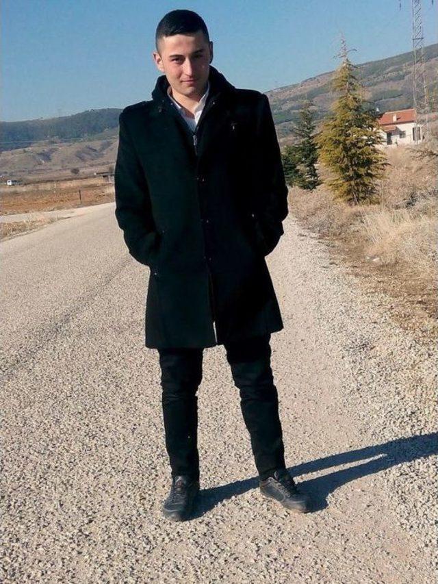 20 Yaşındaki Gen&ccedil; Kazada Hayatını Kaybetti 3