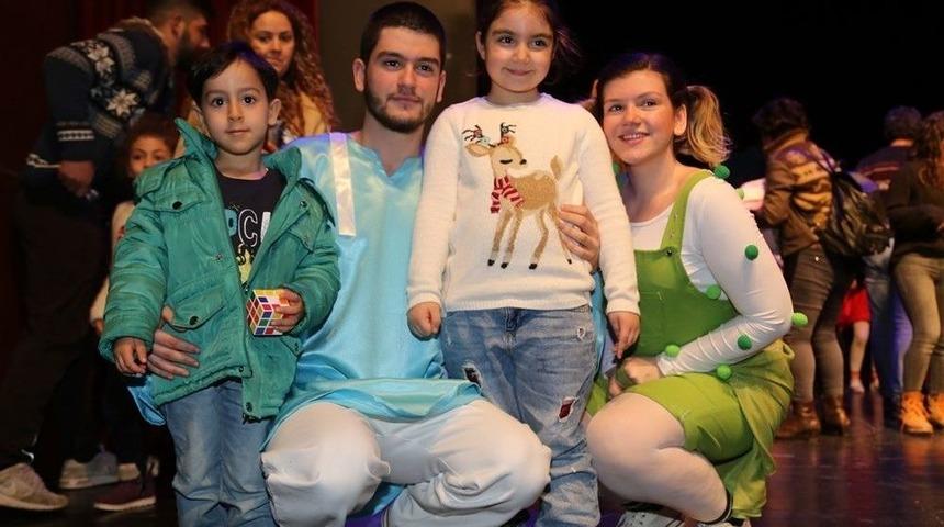 Efeler&rsquo;de Tiyatro Şenliği 3 Bin &Ccedil;ocuğun Katılımıyla Ger&ccedil;ekleşti