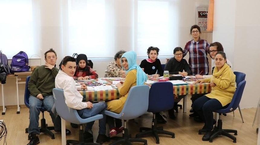 Başkan To&ccedil;oğlu Hobi Kursu &Ouml;ğrencileriyle Bir Araya Geldi