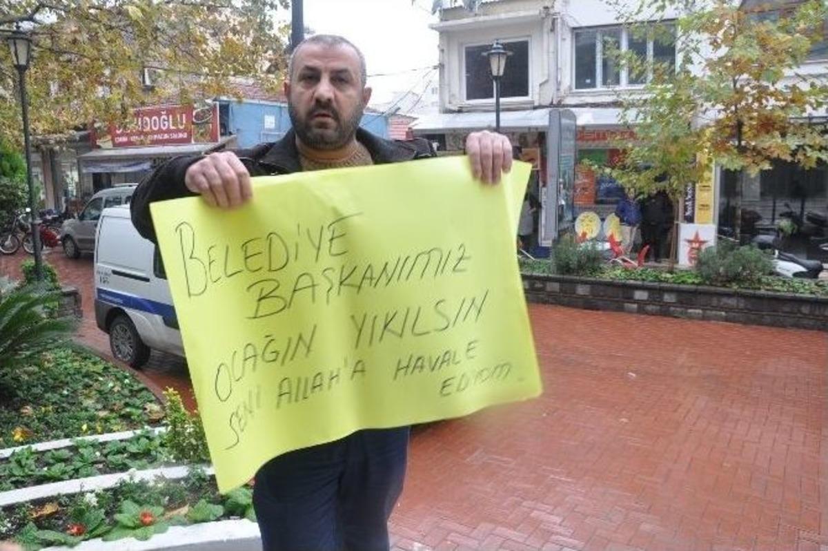 Belediye &Ouml;n&uuml;nde Tek Başına Eylem Yaptı