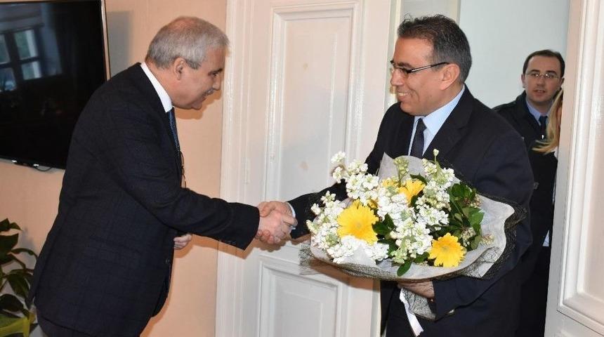 Vali G&uuml;ven&ccedil;er G&uuml;mr&uuml;k&ccedil;&uuml;leri Ağırladı