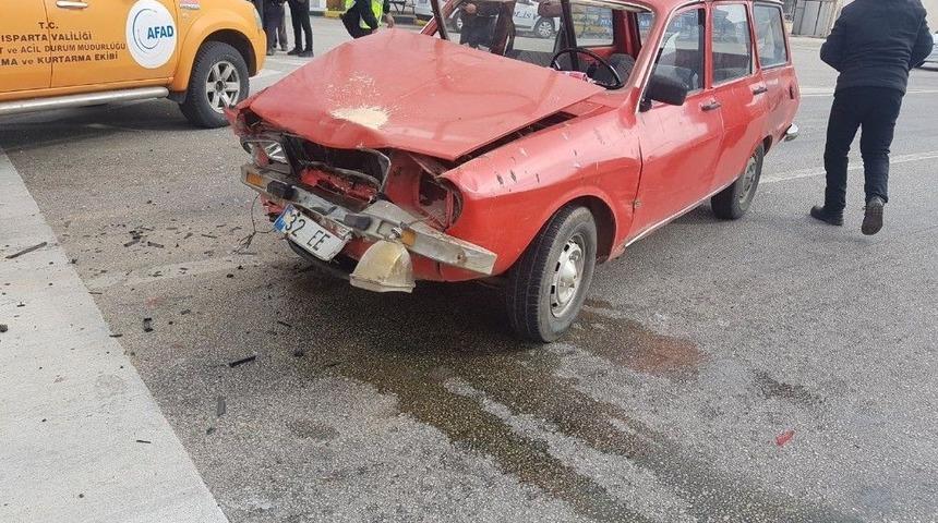 Isparta&rsquo;da Trafik Kazası: 4 Yaralı