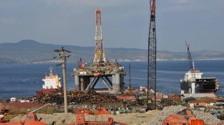 38 Yıllık Y&uuml;zer Petrol Platformu İzmir&rsquo;de S&ouml;k&uuml;lecek