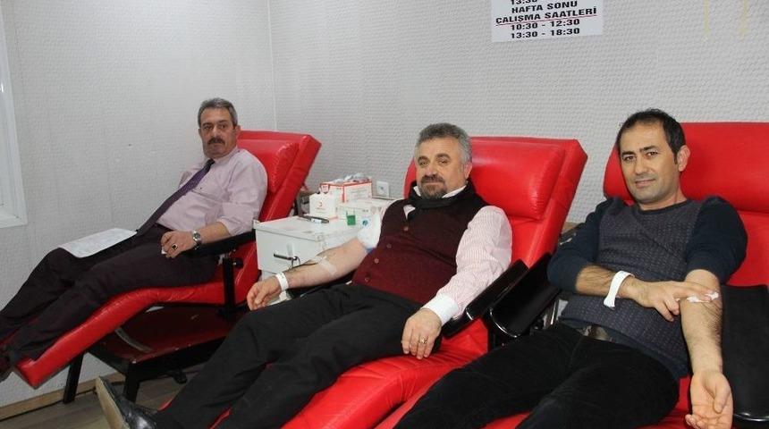 Afrin&rsquo;deki Mehmet&ccedil;ik İ&ccedil;in Gazetecilerden Kan Bağışı