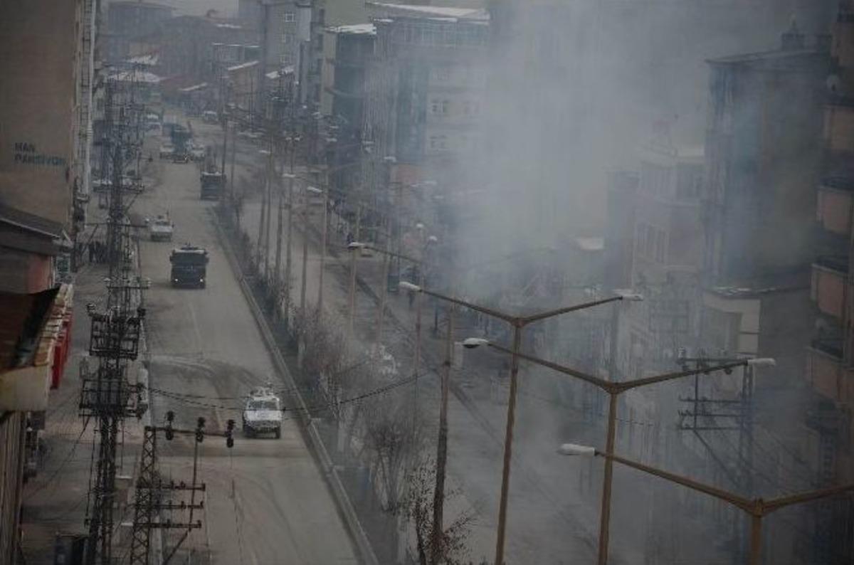 Askeri Konvoya Taşlı Saldırı