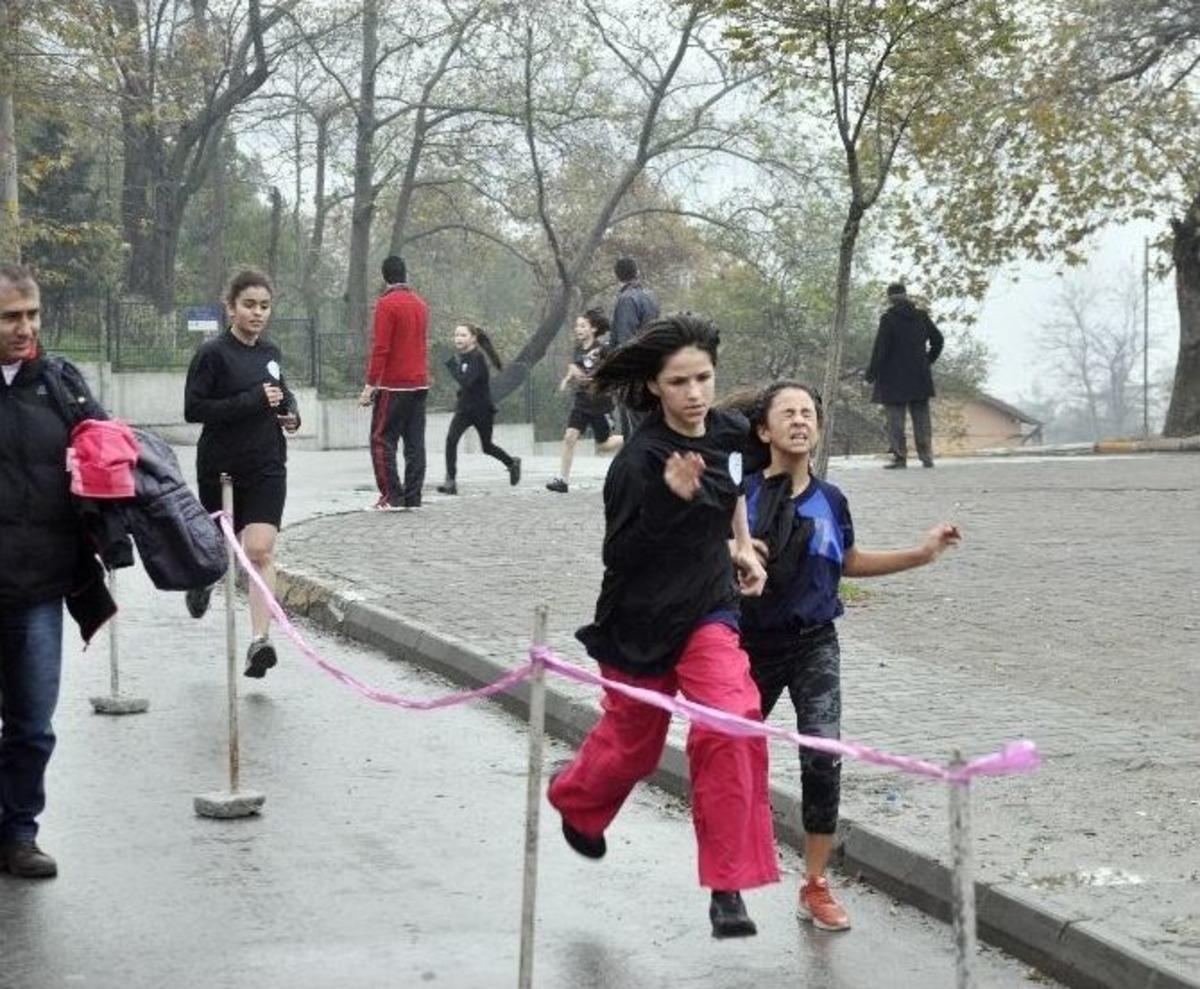 Madenciler G&uuml;n&uuml;nde Bayıltan Koşu