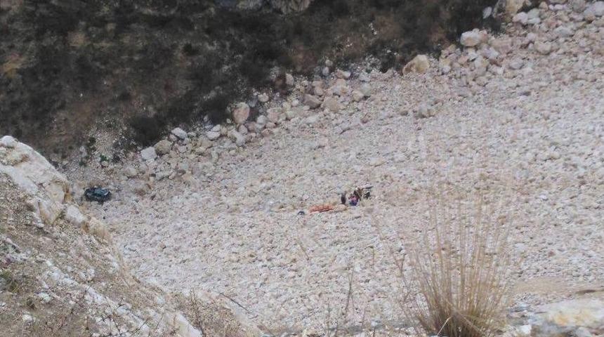 Otomobil U&ccedil;uruma Yuvarlandı: 1 &Ouml;l&uuml;