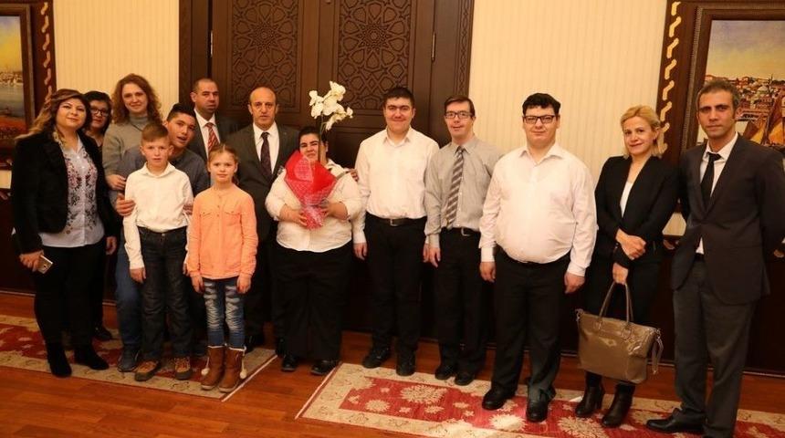 Umut Engelliler Spor Derneği Vali &Ccedil;ift&ccedil;i&rsquo;yle Buluştu