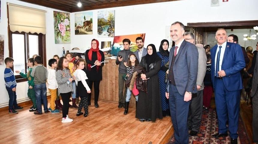 Sanat At&ouml;lyesinin Minik &Ouml;ğrencileri Sertifikalarını Aldı