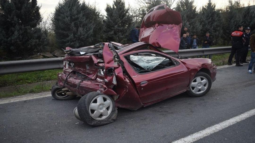 Tırın &Ccedil;arptığı Gen&ccedil; &Ouml;ld&uuml;, Babası Viyad&uuml;kten U&ccedil;arak Ağır Yaralandı