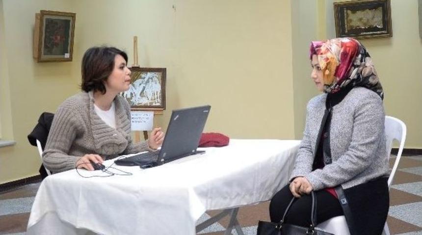 İş Veren İle İş Arayanlar Y&uuml;z Y&uuml;ze G&ouml;r&uuml;ş&uuml;yor