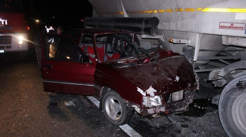 Otomobil İle Tır Çarpıştı: 3 Yaralı