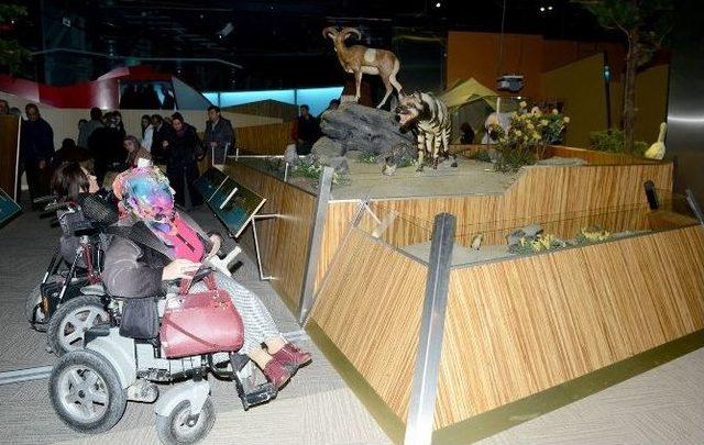 Engelli &Ouml;ğrenciler Bilim Merkezi&rsquo;ni İnceledi 1