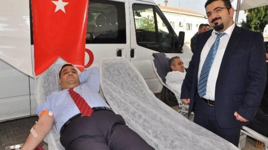 Başkan Can, Kızılay&rsquo;a Kan Bağışladı