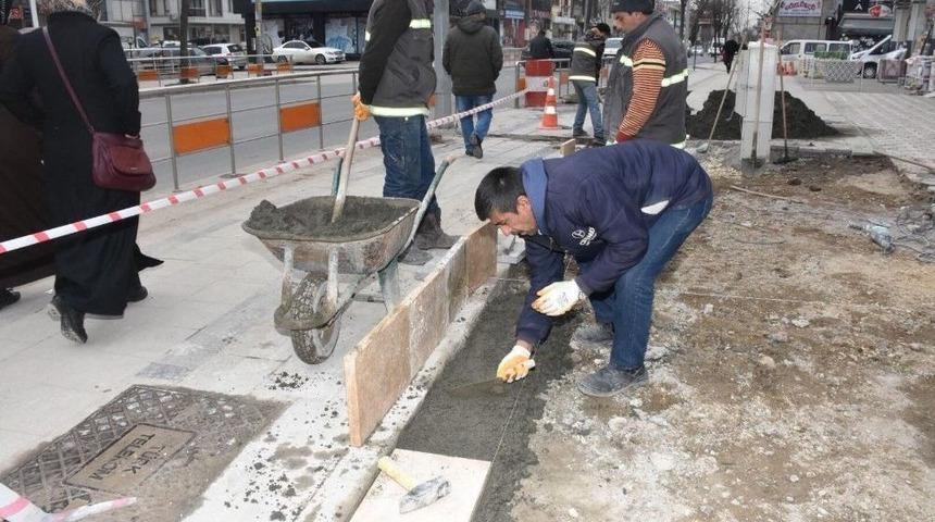 D&uuml;zce&rsquo;de Kaldırım &Ccedil;alışması S&uuml;r&uuml;yor