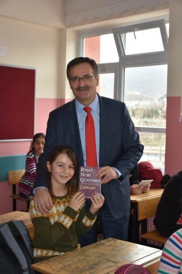 “kızılcahamam Okuyor” Kampanyası İçin Kitap Dağıtımı Yapıldı