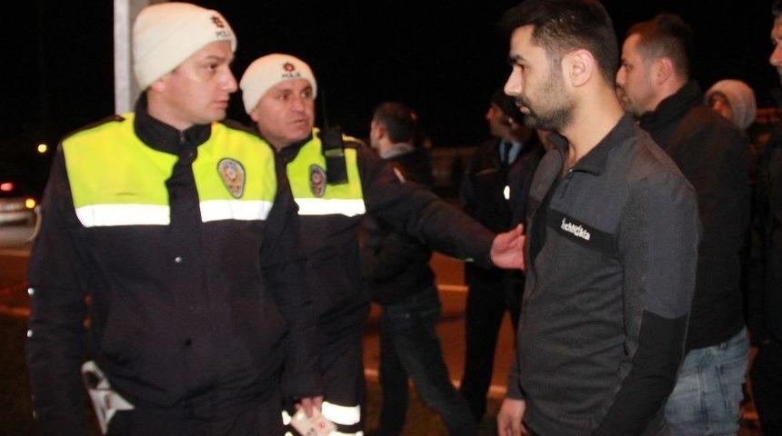 Ref&uuml;je &Ccedil;arpan Otomobil Takla Attı: 2 Yaralı