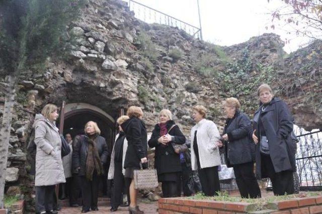 Azize Santa Barbara izmit te ayinle anıldı 3