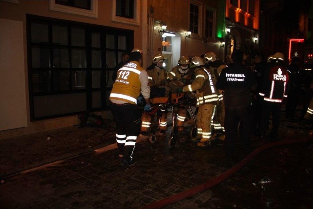 Beyoğlu&rsquo;nda Otelde Yangın: 6 Yaralı
