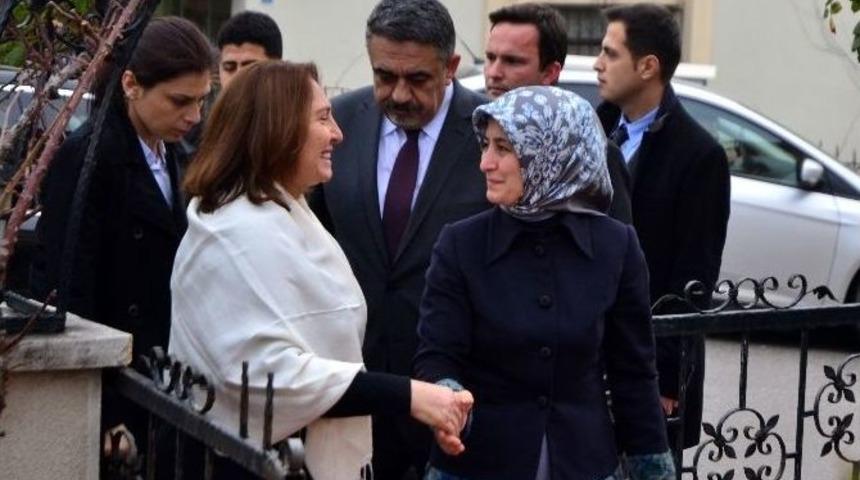 Sare Davutoğlu, Selvi Kılı&ccedil;daroğlu&rsquo;na Taziyede Bulundu