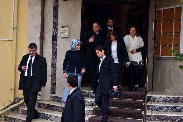 Sare Davutoğlu, Selvi Kılı&ccedil;daroğlu&rsquo;na Taziyede Bulundu 1