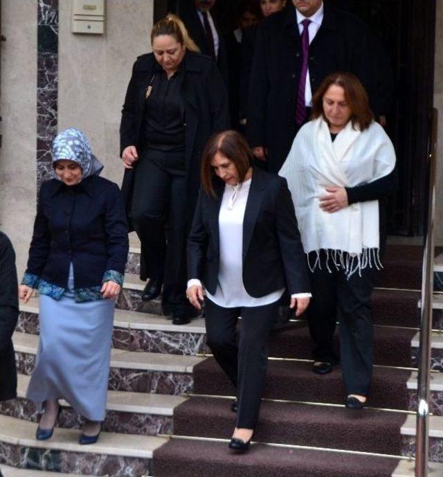 Sare Davutoğlu, Selvi Kılı&ccedil;daroğlu&rsquo;na Taziyede Bulundu 2